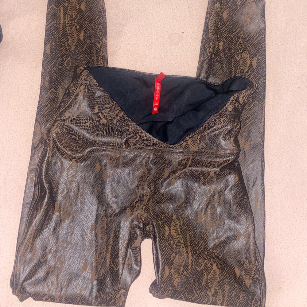 Spanx size large womens faux leather snake skin shine leggings